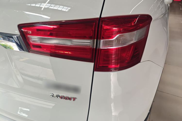 Used Haval H6 Coupe 2017 Red-Label 2.0T Automatic Two-Wheel Drive Urban Model Exterior 4