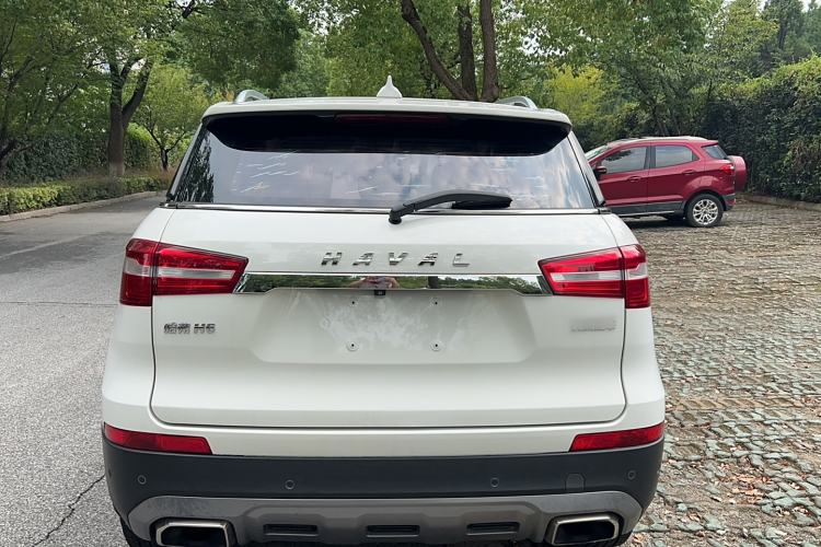 Used Haval H6 Coupe 2017 Red Label 2.0T Manual Two-Wheel Drive Elite Model Exterior 5