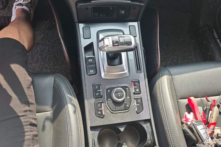 Used Haval H6 Coupe 2017 Red-Label 2.0T Automatic Two-Wheel Drive Elite Model Gear Lever