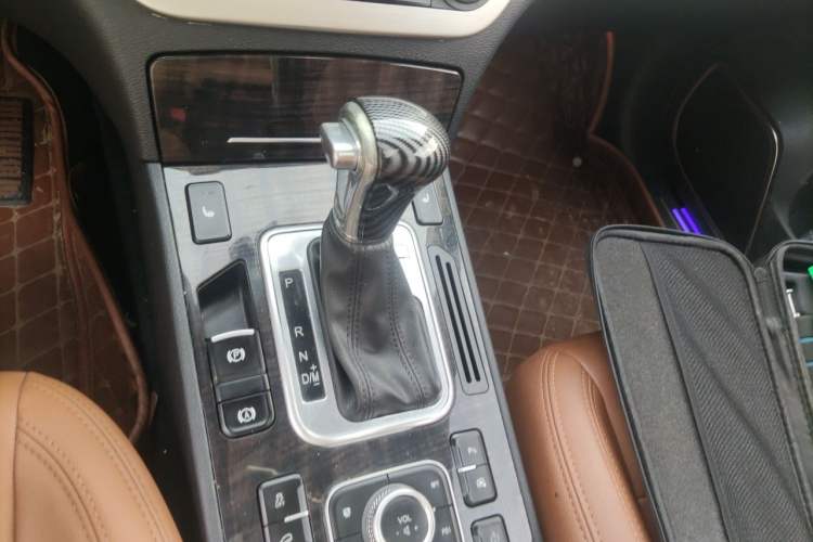 Used Haval H6 Coupe 2017 Blue Label 2.0T Automatic Two-Wheel Drive Prestige Model Gear Lever