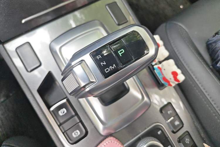 Used Haval H6 Coupe 2017 Red-Label 2.0T Automatic Two-Wheel Drive Elite Model Gear Lever