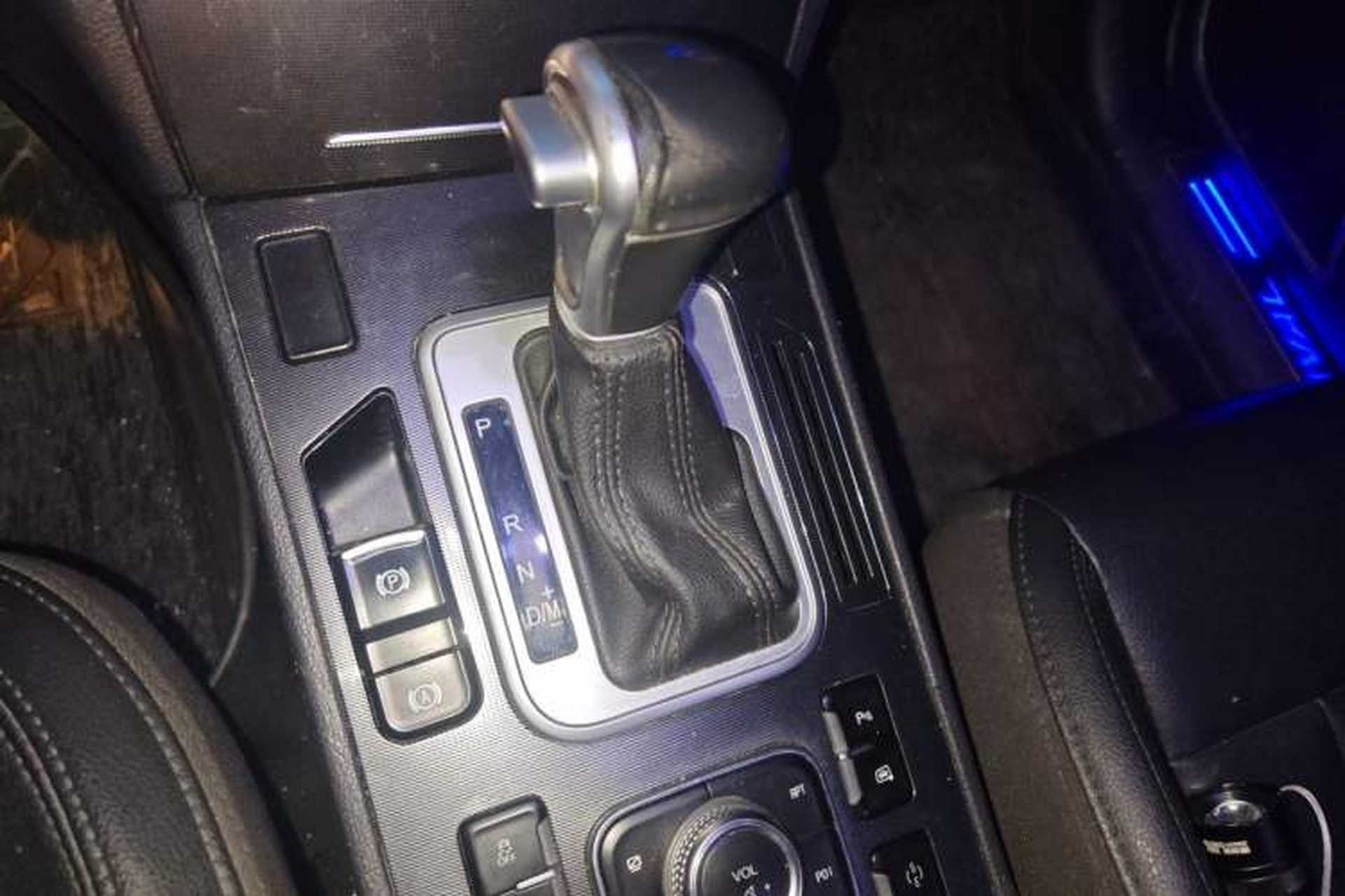 Used Haval H6 Coupe 2017 Blue Label 2.0T Automatic Two-Wheel Drive Elite Model Gear Lever