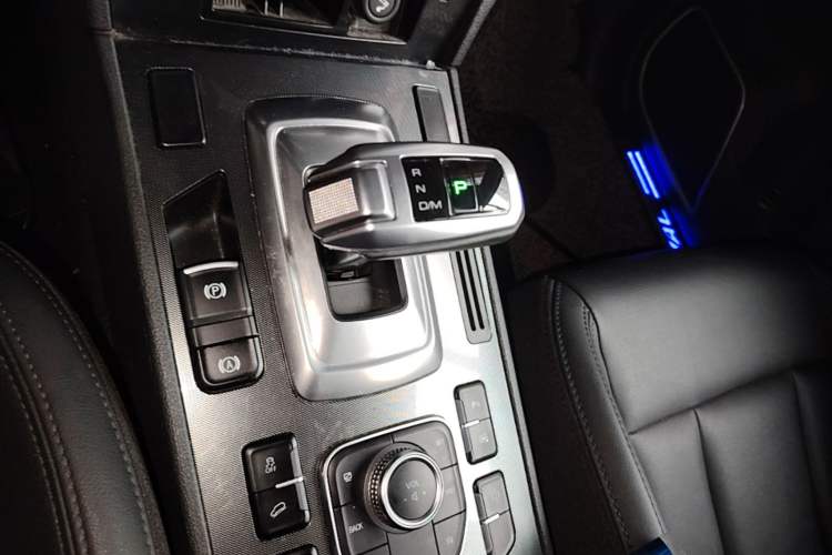 Used Haval H6 Coupe 2017 Blue Label 2.0T Automatic Two-Wheel Drive Elite Model Gear Lever
