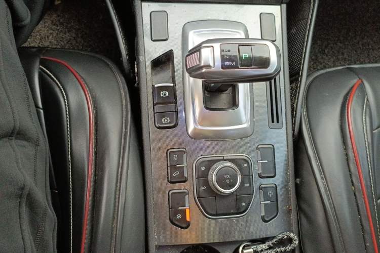 Used Haval H6 Coupe 2017 Red-Label 2.0T Automatic Two-Wheel Drive Urban Model Gear Lever