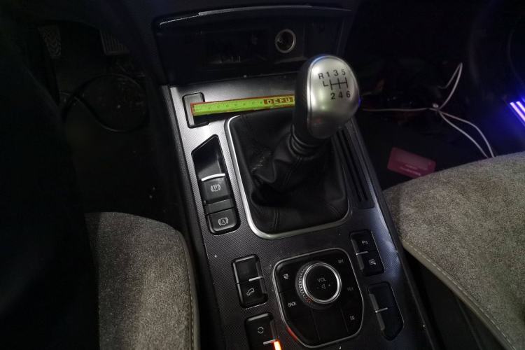 Used Haval H6 Coupe 2017 Red Label 2.0T Manual Two-Wheel Drive Elite Model Gear Lever
