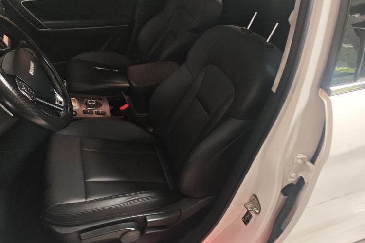 Used Haval H6 Coupe 2017 Red-Label 2.0T Automatic Two-Wheel Drive Urban Model Interior 1