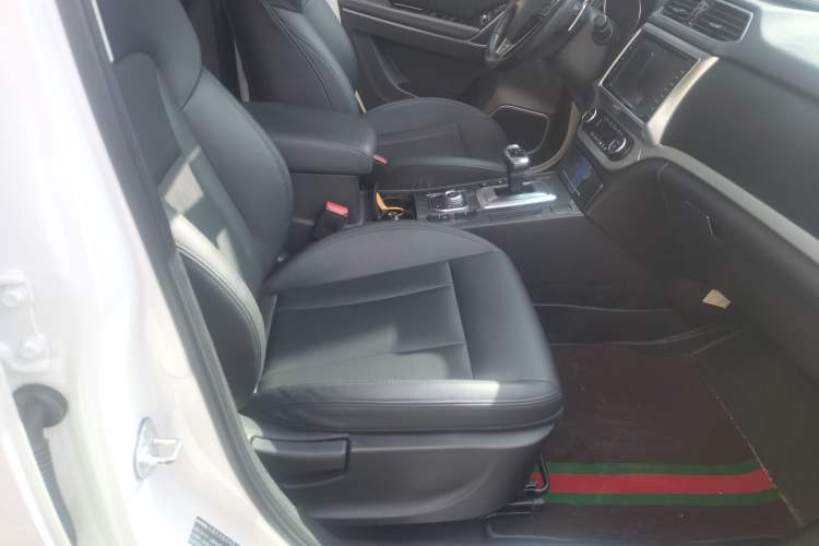 Used Haval H6 Coupe 2017 Red-Label 2.0T Automatic Two-Wheel Drive Urban Model Interior 4