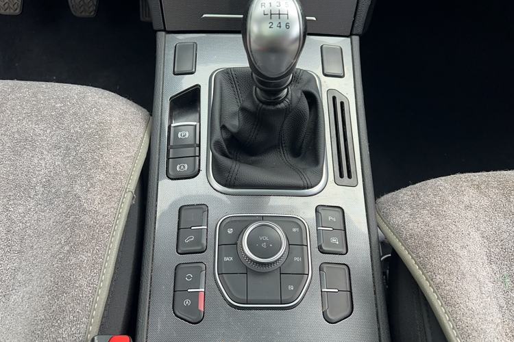 Used Haval H6 Coupe 2017 Red Label 2.0T Manual Two-Wheel Drive Elite Model Interior 7