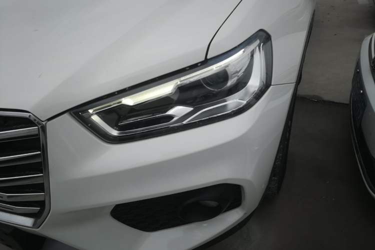 Used Haval H6 Coupe 2017 Red-Label 2.0T Automatic Two-Wheel Drive Elite Model Left Front Headlight