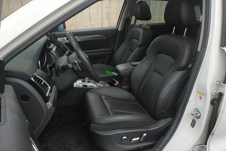 Used Haval H6 Coupe 2017 Red Label 2.0T Automatic Two-Wheel Drive Prestige Model Left Front Seat