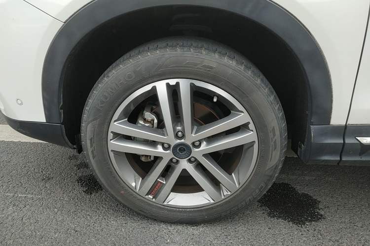 Used Haval H6 Coupe 2017 Red Label 2.0T Automatic Two-Wheel Drive Prestige Model Left Front Wheel Hub