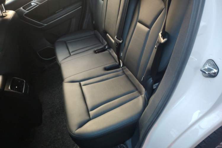 Used Haval H6 Coupe 2017 Red-Label 2.0T Automatic Two-Wheel Drive Elite Model Left Rear Seat