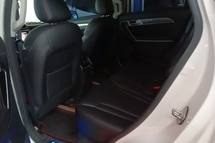Used Haval H6 Coupe 2017 Red Label 2.0T Manual Two-Wheel Drive Elite Model Left Rear Seat