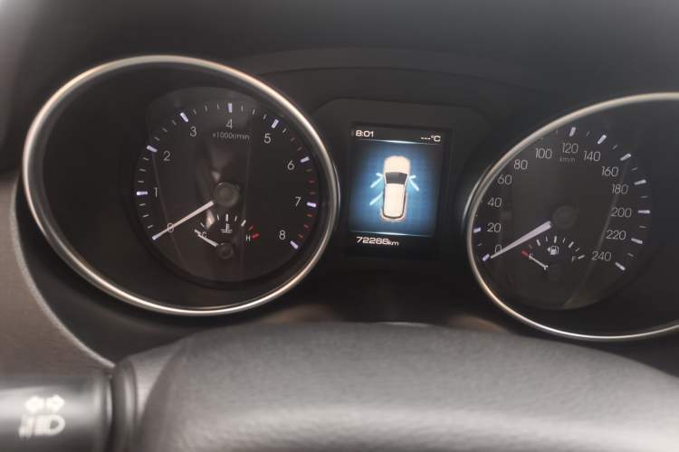 Used Haval H6 Coupe 2017 Red-Label 2.0T Automatic Two-Wheel Drive Urban Model Odometer Close Up