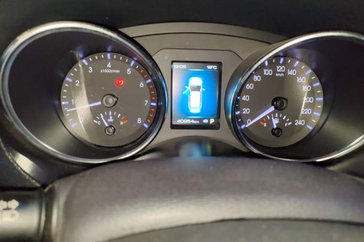 Used Haval H6 Coupe 2017 Red-Label 2.0T Automatic Two-Wheel Drive Urban Model Odometer Close Up