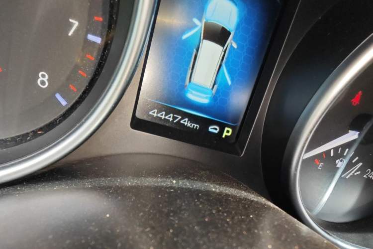 Used Haval H6 Coupe 2017 Red-Label 2.0T Automatic Two-Wheel Drive Urban Model Odometer Close Up