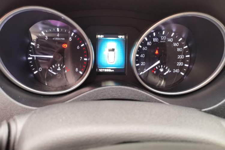 Used Haval H6 Coupe 2017 Red Label 2.0T Manual Two-Wheel-Drive Urban Model Odometer Close Up