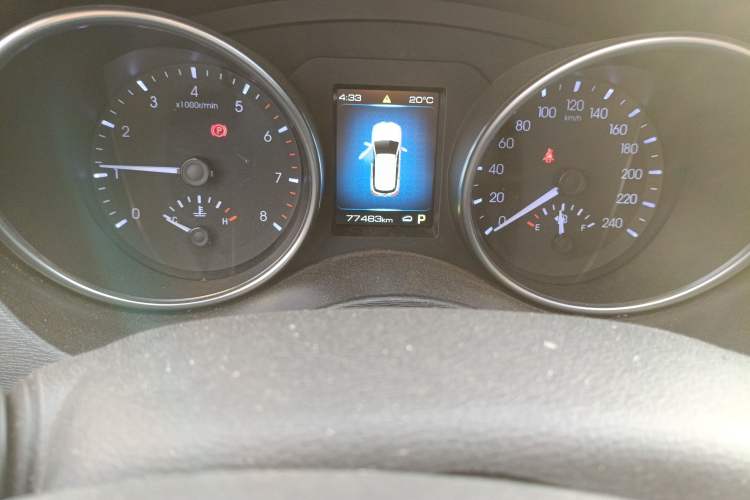 Used Haval H6 Coupe 2017 Red-Label 2.0T Automatic Two-Wheel Drive Urban Model Odometer Close Up