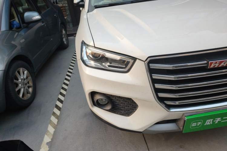 Used Haval H6 Coupe 2017 Red-Label 2.0T Automatic Two-Wheel Drive Elite Model Right Front Headlight
