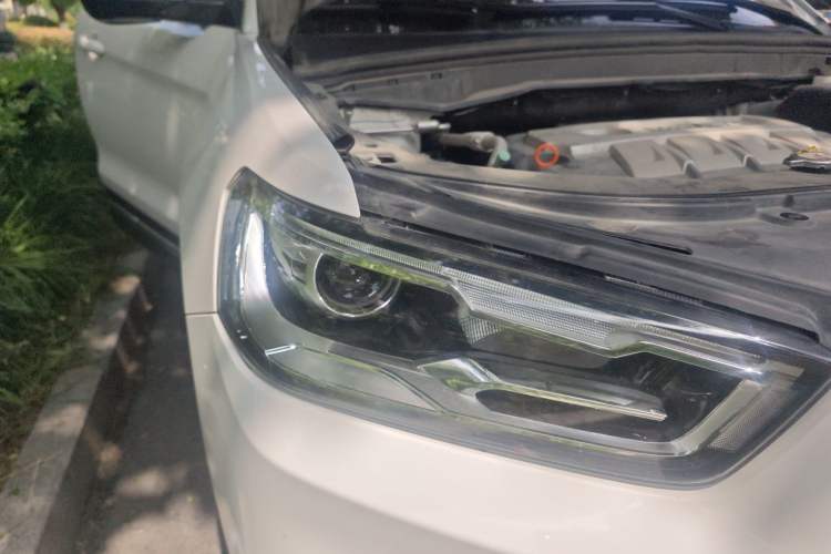 Used Haval H6 Coupe 2017 Red-Label 2.0T Automatic Two-Wheel Drive Elite Model Right Front Headlight