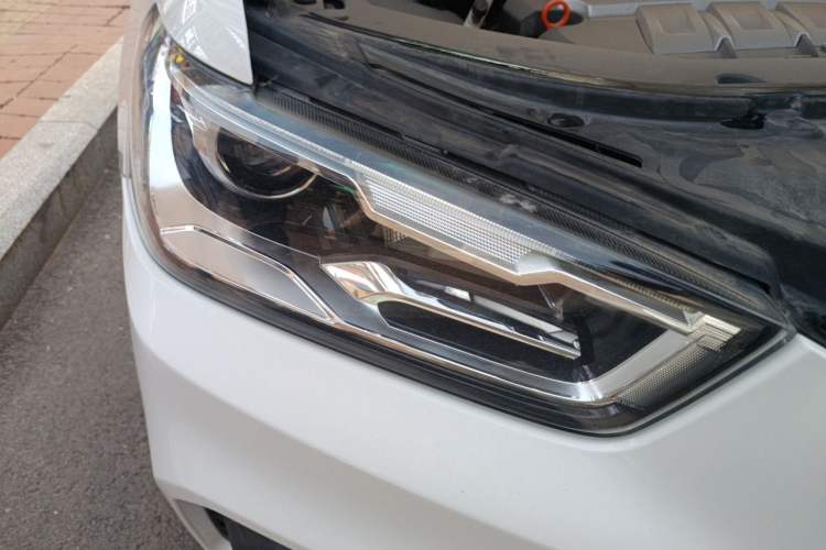 Used Haval H6 Coupe 2017 Red Label 2.0T Automatic Two-Wheel Drive Prestige Model Right Front Headlight