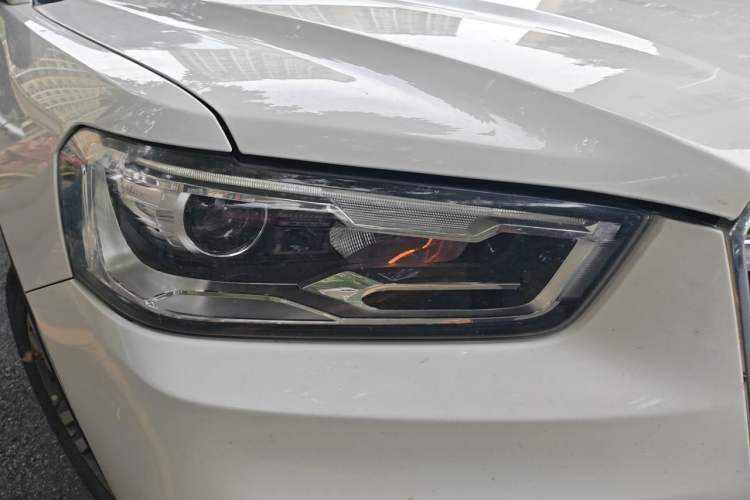 Used Haval H6 Coupe 2017 Red-Label 2.0T Automatic Two-Wheel Drive Elite Model Right Front Headlight