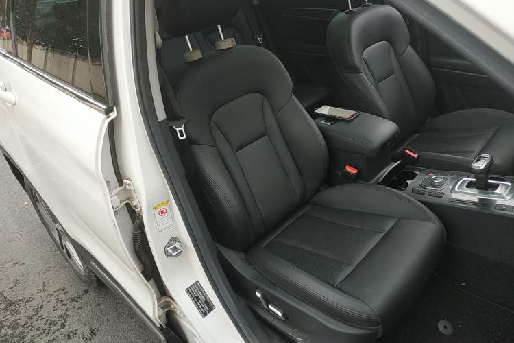 Used Haval H6 Coupe 2017 Red Label 2.0T Automatic Two-Wheel Drive Prestige Model Right Front Seat