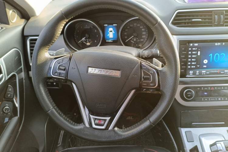 Used Haval H6 Coupe 2017 Red-Label 2.0T Automatic Two-Wheel Drive Urban Model Steering Wheel