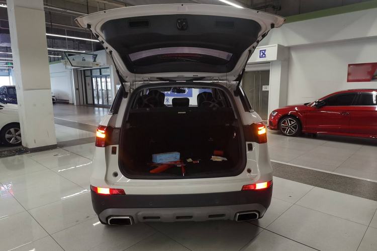 Used Haval H6 Coupe 2017 Red Label 2.0T Manual Two-Wheel Drive Elite Model Trunk