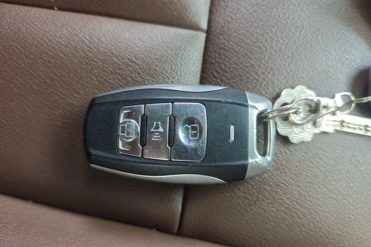 Used Haval H6 Coupe 2017 Red-Label 2.0T Automatic Two-Wheel Drive Elite Model Vehicle Key