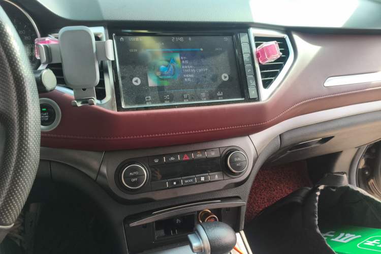 Used Haval H6 Coupe 2018 Red-Label 1.5T Automatic Two-Wheel Drive Ultra-Luxury Model Audio And AC Panel