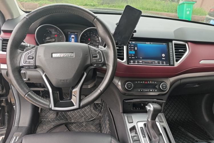 Used Haval H6 Coupe 2018 Red-Label 1.5T Automatic Two-Wheel Drive Ultra-Luxury Model Center Console