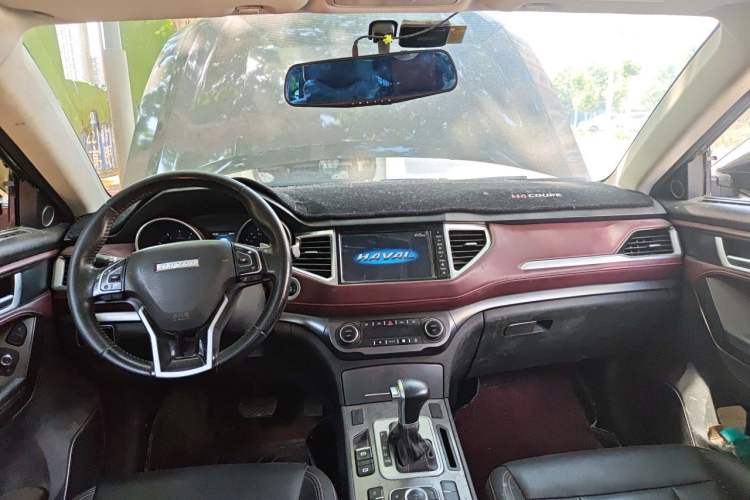 Used Haval H6 Coupe 2018 Red-Label 1.5T Automatic Two-Wheel Drive Luxury Model Center Console