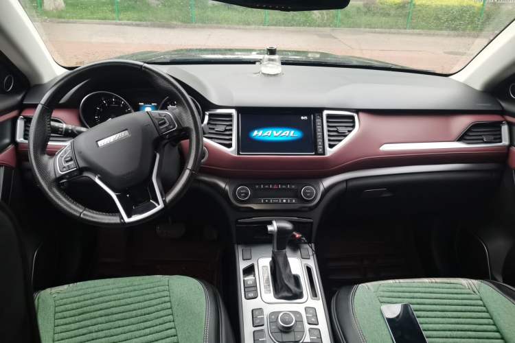 Used Haval H6 Coupe 2018 Red-Label 1.5T Automatic Two-Wheel Drive Ultra-Luxury Model Center Console