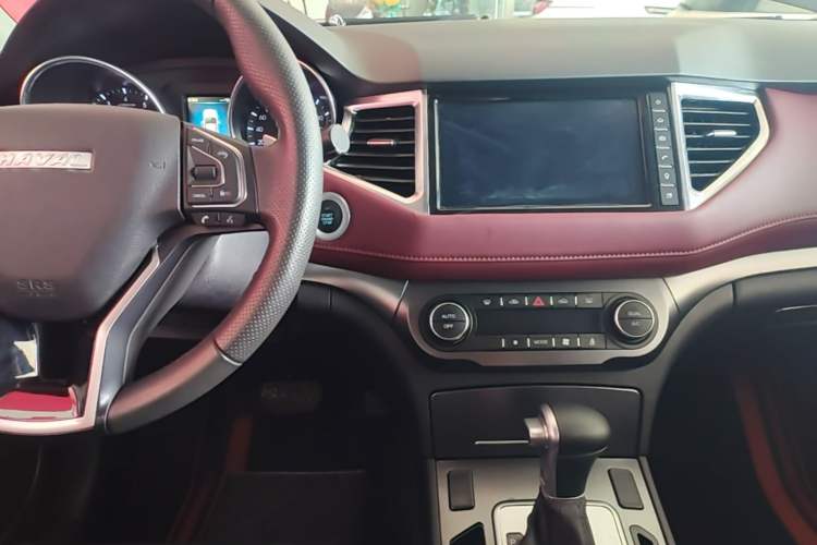 Used Haval H6 Coupe 2018 Red-Label 1.5T Automatic Two-Wheel Drive Ultra-Luxury Model Center Console
