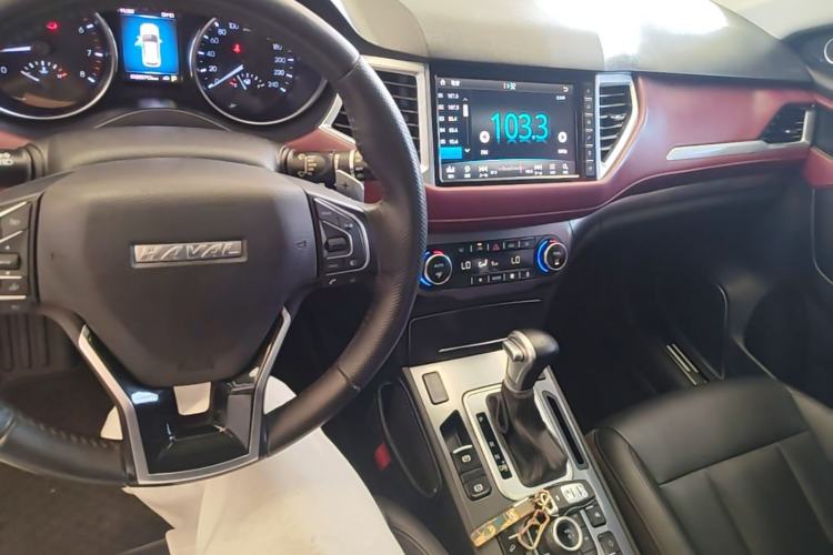 Used Haval H6 Coupe 2018 Red-Label 1.5T Automatic Two-Wheel Drive Ultra-Luxury Model Center Console