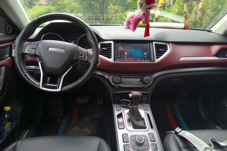 Used Haval H6 Coupe 2018 Red-Label 1.5T Automatic Two-Wheel Drive Ultra-Luxury Model Center Console