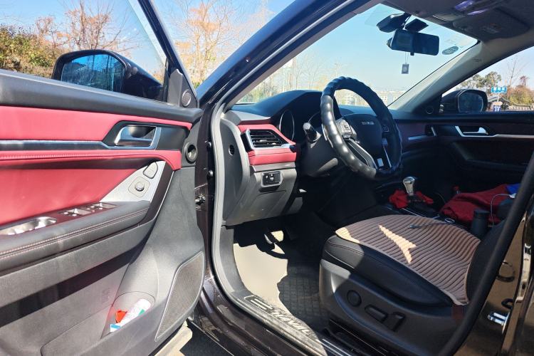 Used Haval H6 Coupe 2018 Red-Label 1.5T Automatic Two-Wheel Drive Ultra-Luxury Model Driver Seat