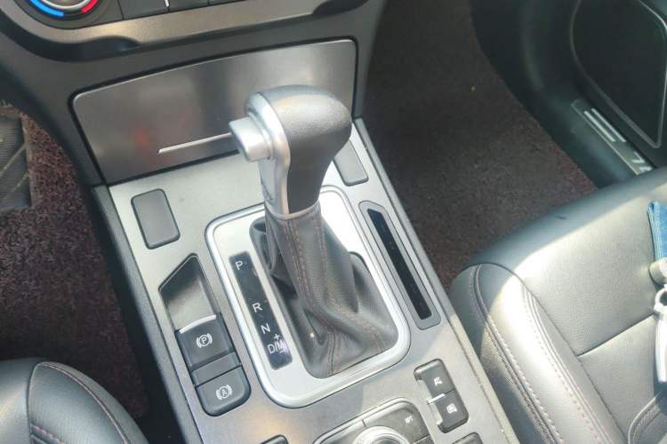 Used Haval H6 Coupe 2018 Red-Label 1.5T Automatic Two-Wheel Drive Ultra-Luxury Model Gear Lever