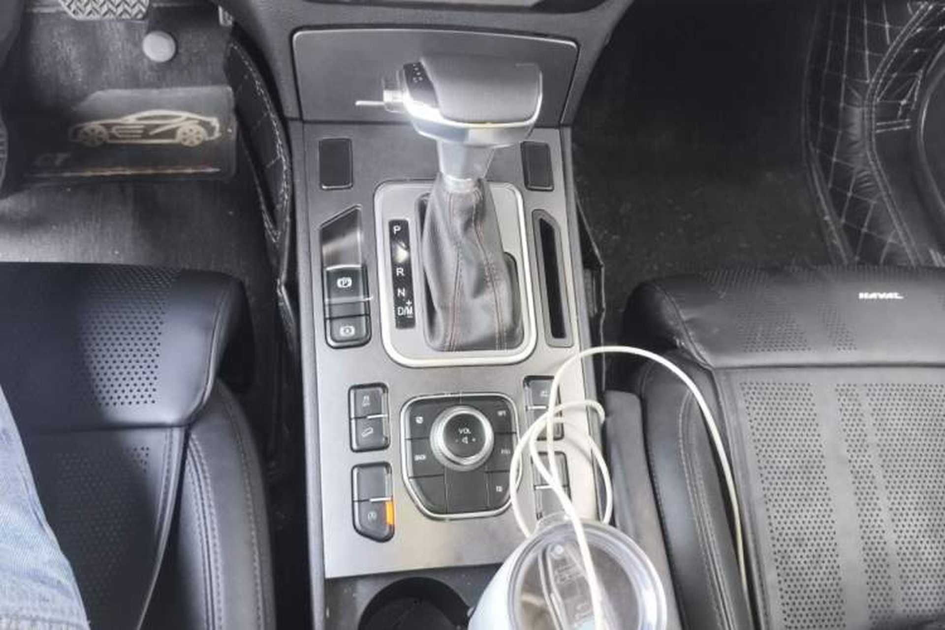 Used Haval H6 Coupe 2018 Red-Label 1.5T Automatic Two-Wheel Drive Ultra-Luxury Model Gear Lever