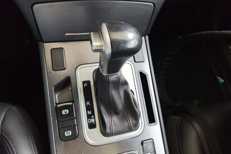 Used Haval H6 Coupe 2018 Red-Label 1.5T Automatic Two-Wheel Drive Ultra-Luxury Model Gear Lever