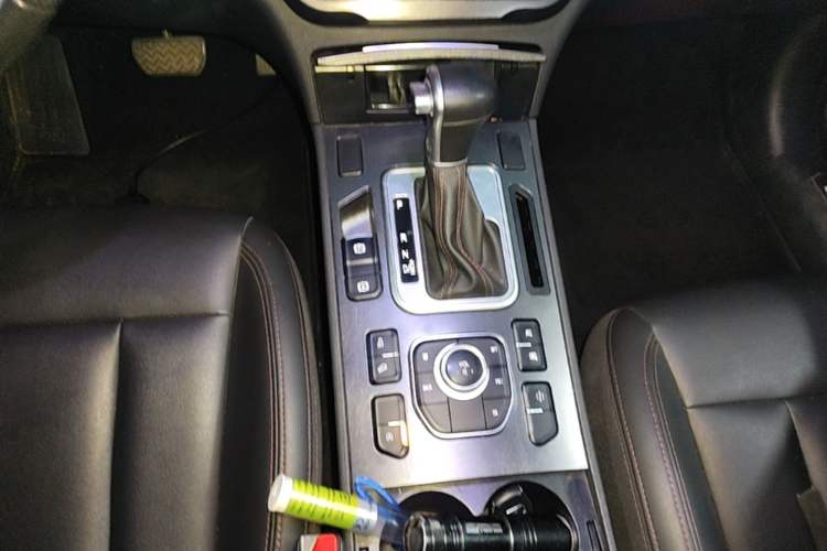 Used Haval H6 Coupe 2018 Red-Label 1.5T Automatic Two-Wheel Drive Ultra-Luxury Model Gear Lever