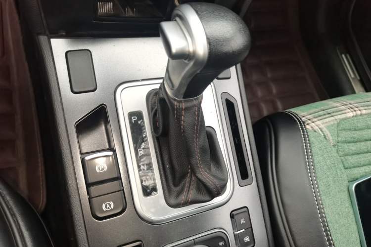 Used Haval H6 Coupe 2018 Red-Label 1.5T Automatic Two-Wheel Drive Ultra-Luxury Model Gear Lever