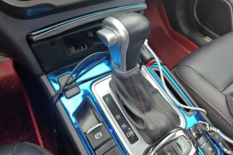 Used Haval H6 Coupe 2018 Red-Label 1.5T Automatic Two-Wheel Drive Ultra-Luxury Model Gear Lever