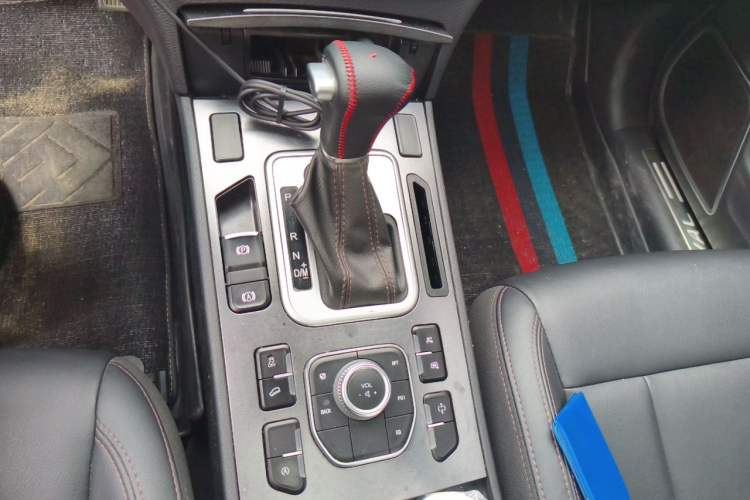 Used Haval H6 Coupe 2018 Red-Label 1.5T Automatic Two-Wheel Drive Ultra-Luxury Model Gear Lever