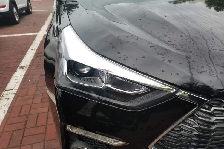 Used Haval H6 Coupe 2018 Red-Label 1.5T Automatic Two-Wheel Drive Ultra-Luxury Model Right Front Headlight