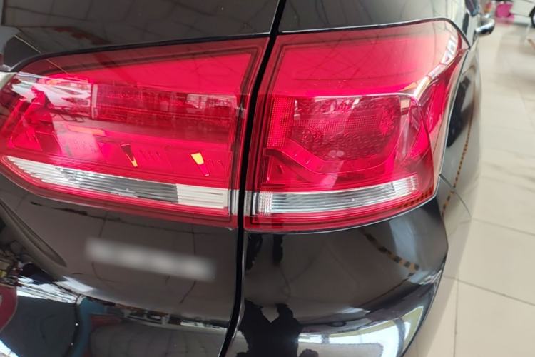 Used Haval H6 Coupe 2018 Red-Label 1.5T Automatic Two-Wheel Drive Ultra-Luxury Model Right Rear Taillight