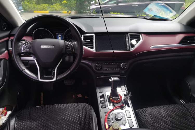 Used Haval H6 Coupe 2018 Red-Label 1.5T Automatic Two-Wheel Drive Ultra-Luxury Model Center Console