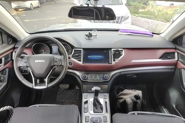 Used Haval H6 Coupe 2018 Red-Label 1.5T Automatic Two-Wheel Drive Luxury Model Center Console