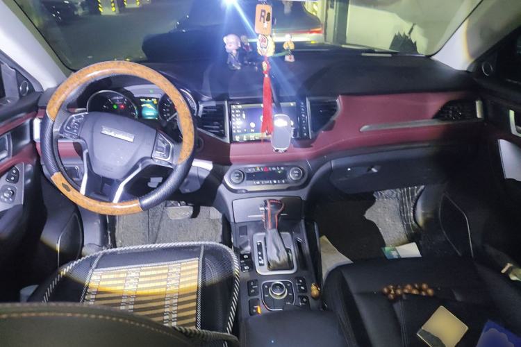 Used Haval H6 Coupe 2018 Red-Label 1.5T Automatic Two-Wheel Drive Ultra-Luxury Model Center Console